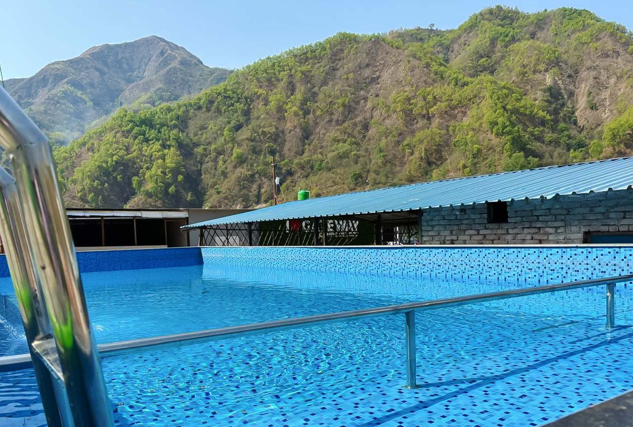 Riverside-Resort-in-Rishikesh-pool